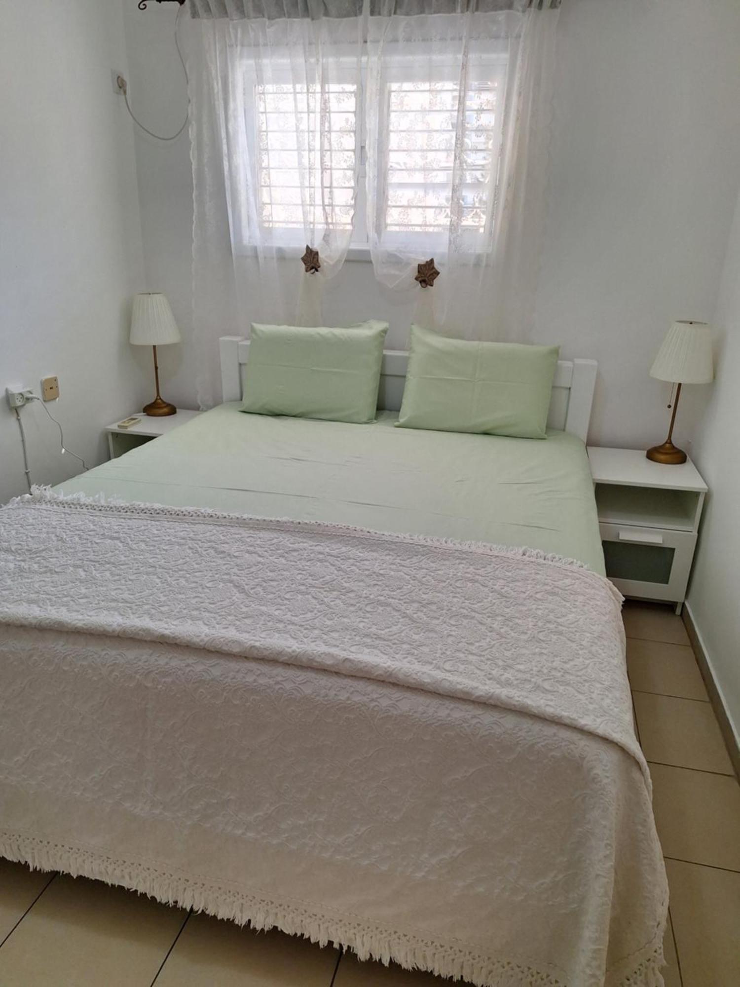 Amazing Apartment For 3 Guests Steps From The Beach Netanja Exterior foto